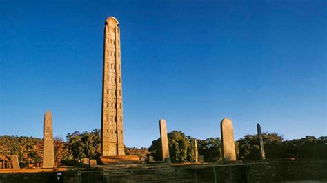  Axum Obelisk: En Monumental Hyllning till Gudarnas Kraft och Kunglig Storhet!