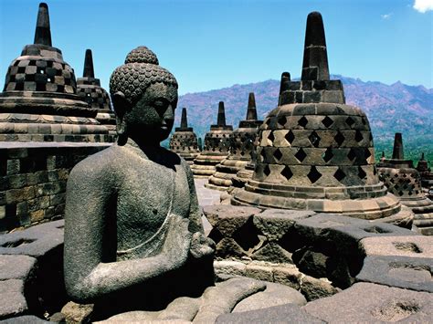 Borobudur-Relliefen: En Fascinerande Resa Genom Buddhistisk Kosmologi!