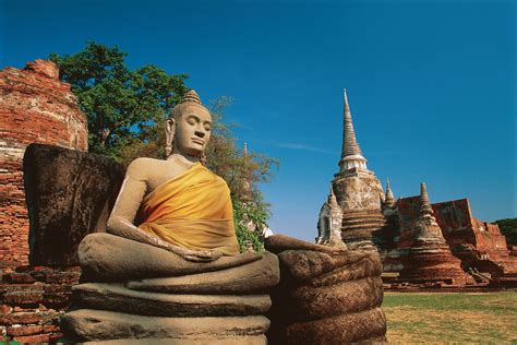  Phra Sri Sanphet - En hypnotiserande skildring av Buddha-statyer och den kosmiska ordningen!