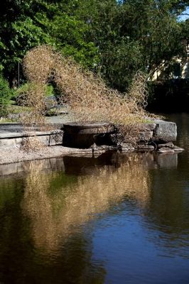  Raktfram till Vinden!: En Reflektion Över Zulfikar's Skulptur av Koral